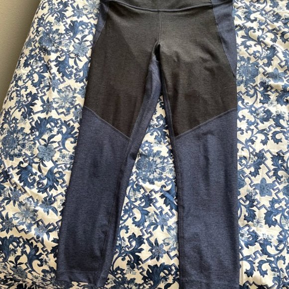 Outdoor Voices Two-Tone Warmup Crop Leggings - Picture 2 of 7